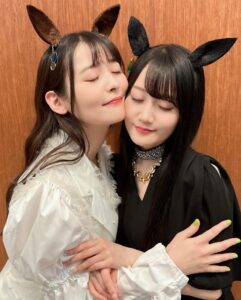 Sumire Uesaka Instagram - おはようございます〜！ 5月が本格的に始まった…気がします！こんにちは5月〜！ 先日の劇場版「ウマ娘」完成披露プレミアでの想い出たちです！ 本当に本当にたくさんの方に体感いただきたい作品…！公開が待ち遠しいですっ！ この日はサプライズライブも行われました！実は「うまぴょい伝説」の完全版振り付け、初めてでした(｀°ω°´)ずきゅんどきゅん スクリーンを駆け抜けるウマ娘たちの、心が焼けつくような眩く美しい光景をどうぞお見逃しなく！ そして5月もね！みなさま、すこやかにまいりましょうね〜っ！ #ウマ娘