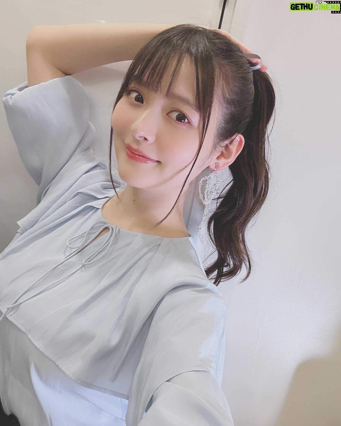 Sumire Uesaka Instagram - げつようび〜! 皆さま、すこやかにお過ごしですか? 昨日の「KING AMUSEMENT CREATIVE Anime Histoleap」 の想い出たちです! アニリープ1周年、おめでとうございます!私の曲もこれからますます増えてくれたらうれしいなぁ…! そして、お越しの皆さまと一緒に「パパのいうことを聞きなさい!」を観ながらコメンタリーをしましたっ! パパ聞きですよっ!わああ!! 初めてのレギュラー、初めての主演、初めてのキャラクターソング…とにかく、すべてがここから始まった、大切な作品です。そしてやっぱり、素敵なストーリー!色々思い出して…うるうるしてしまいました…! また、「パパ聞き」のイベント、やりたいなぁ…!集まって、いろいろなこと、お話したいです…!ねっ! 会場ではangelaのお二人にお会いできました! スターチャイルドの残党は徹底的に戦うぞ〜!みたいなお写真お写真撮っていただきました!いつも素敵な先輩です! それでは皆さま、今週もすこやかにまいりましょうねっ! #上坂すみれ 衣装 @natsu_no_mizu ヘアメイク @maaaaasahi0514