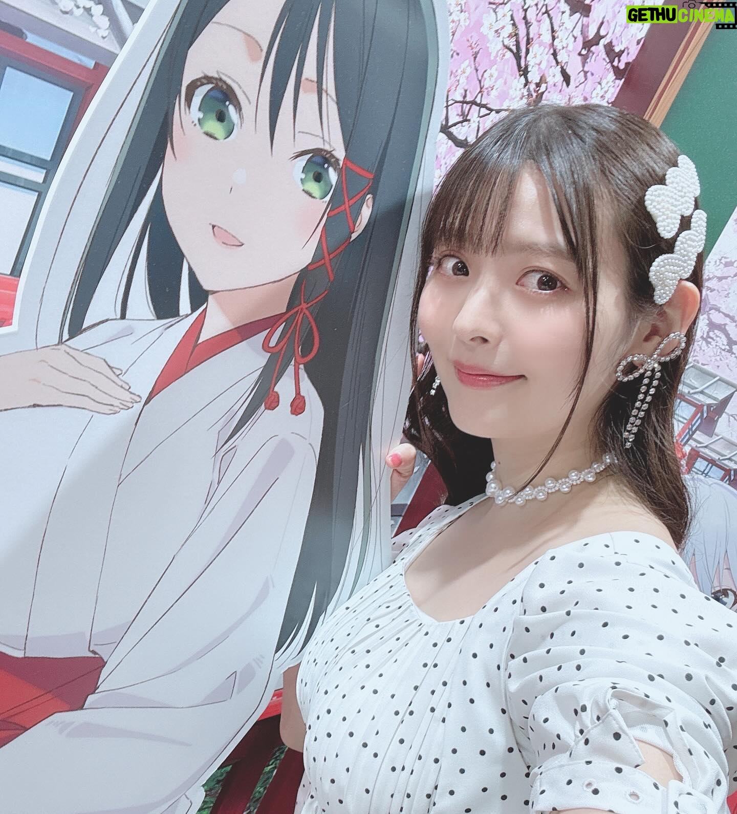 Sumire Uesaka Instagram - にちようび! 本日はAnimeJapan2024に参加してきました〜っ! 「君のことが大大大大大好きな100人の彼女」 「時々ボソッとロシア語でデレる隣のアーリャさん」 「甘神さんちの縁結び」 ステージにそれぞれ出演させていただきましたっ! どのステージも会場、配信にてたくさんの方に楽しんでいただけてとてもうれしいですっ! 改めまして、皆さまありがとうございました〜っ! 会場を歩いていたら「機動戦士ガンダムSEED FREEDOM」のパネルに遭遇してお写真を撮れましたよっ!わぁい!! あとキングレコードの黄色い獣! AnimeJapanは1日めぐっていたい楽しいイベントです…! 明日またこのあとのイベントお写真も載せますねっ! それでは皆さま、すこやかにおやすみなさいませ〜っ! 衣装 @natsu_no_mizu ヘアメイク @maaaaasahi0514