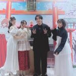 Sumire Uesaka Instagram - にちようび！ 本日はAnimeJapan2024に参加してきました〜っ！ 「君のことが大大大大大好きな100人の彼女」 「時々ボソッとロシア語でデレる隣のアーリャさん」 「甘神さんちの縁結び」 ステージにそれぞれ出演させていただきましたっ！ どのステージも会場、配信にてたくさんの方に楽しんでいただけてとてもうれしいですっ！ 改めまして、皆さまありがとうございました〜っ！ 会場を歩いていたら「機動戦士ガンダムSEED FREEDOM」のパネルに遭遇してお写真を撮れましたよっ！わぁい！！ あとキングレコードの黄色い獣！ AnimeJapanは1日めぐっていたい楽しいイベントです…！ 明日またこのあとのイベントお写真も載せますねっ！ それでは皆さま、すこやかにおやすみなさいませ〜っ！ 衣装　@natsu_no_mizu ヘアメイク　@maaaaasahi0514