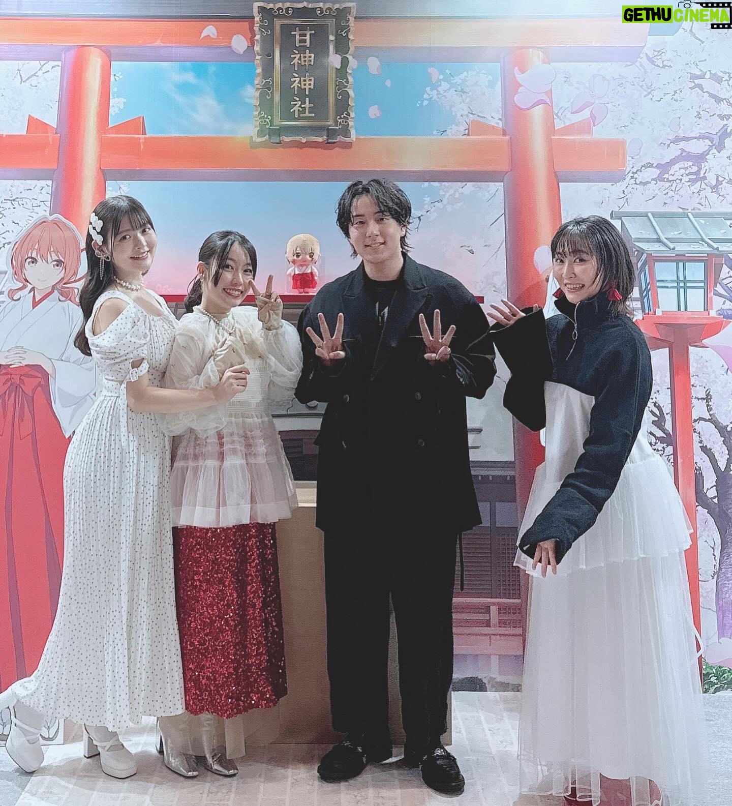 Sumire Uesaka Instagram - にちようび! 本日はAnimeJapan2024に参加してきました〜っ! 「君のことが大大大大大好きな100人の彼女」 「時々ボソッとロシア語でデレる隣のアーリャさん」 「甘神さんちの縁結び」 ステージにそれぞれ出演させていただきましたっ! どのステージも会場、配信にてたくさんの方に楽しんでいただけてとてもうれしいですっ! 改めまして、皆さまありがとうございました〜っ! 会場を歩いていたら「機動戦士ガンダムSEED FREEDOM」のパネルに遭遇してお写真を撮れましたよっ!わぁい!! あとキングレコードの黄色い獣! AnimeJapanは1日めぐっていたい楽しいイベントです…! 明日またこのあとのイベントお写真も載せますねっ! それでは皆さま、すこやかにおやすみなさいませ〜っ! 衣装 @natsu_no_mizu ヘアメイク @maaaaasahi0514