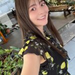 Sumire Uesaka Instagram - どようび〜！ 皆さま、すこやかにお過ごしでしょうか？ まだ載せていなかったタイの想い出お写真たち〜！ カオソーイというタイのカレーラーメンがすっごく美味しかったのです！そしてお昼のモクテル、フルーティで最高…ノンアルでもおいしいなんてすばらしい！ ワット・ポーの涅槃仏も見に行くことができました！なんという大きさ〜！！キラキラな寺院、美しかったです！ トゥクトゥクにも乗れましたよっ！タイといえばトゥクトゥク！かわいいトゥクトゥク！ ロシデレイベントもタイ観光も共に楽しまくったのでした！タイに連れてきてくれてありがとうアーリャさん…！！ お天気が春っぽかったり夏っぽかったりしますが、皆さま、体調に気をつけてまいりましょうね！ それでは、すこやかな週末をお過ごしくださいっ！ #上坂すみれ