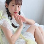 Sumire Uesaka Instagram - もくようび〜！ 皆さま、すこやかにお過ごしですか？ 5月が終わる？！と思ったら、もう1日ありましたね！まだ終わらんよ〜！！ 最近はたくさん収録や撮影やレコーディングなどなどをしておりますよ！ 現場が充実していて上坂さんはうれしい！！ すこやか目指してがんばるぞ〜！！ お写真は5月っぽい？色味のやつです！ そして今日より「うる星やつら」ボーイ ミーツ ガール編がスタートします…！是非最後まで、お見逃しなく！！ みなさま、どうぞすこやかな月末をお過ごしくださいませ〜！ #上坂すみれ