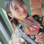 Sumire Uesaka Instagram - どようび〜！ 皆さま、すこやかにお過ごしでしょうか？ まだ載せていなかったタイの想い出お写真たち〜！ カオソーイというタイのカレーラーメンがすっごく美味しかったのです！そしてお昼のモクテル、フルーティで最高…ノンアルでもおいしいなんてすばらしい！ ワット・ポーの涅槃仏も見に行くことができました！なんという大きさ〜！！キラキラな寺院、美しかったです！ トゥクトゥクにも乗れましたよっ！タイといえばトゥクトゥク！かわいいトゥクトゥク！ ロシデレイベントもタイ観光も共に楽しまくったのでした！タイに連れてきてくれてありがとうアーリャさん…！！ お天気が春っぽかったり夏っぽかったりしますが、皆さま、体調に気をつけてまいりましょうね！ それでは、すこやかな週末をお過ごしくださいっ！ #上坂すみれ