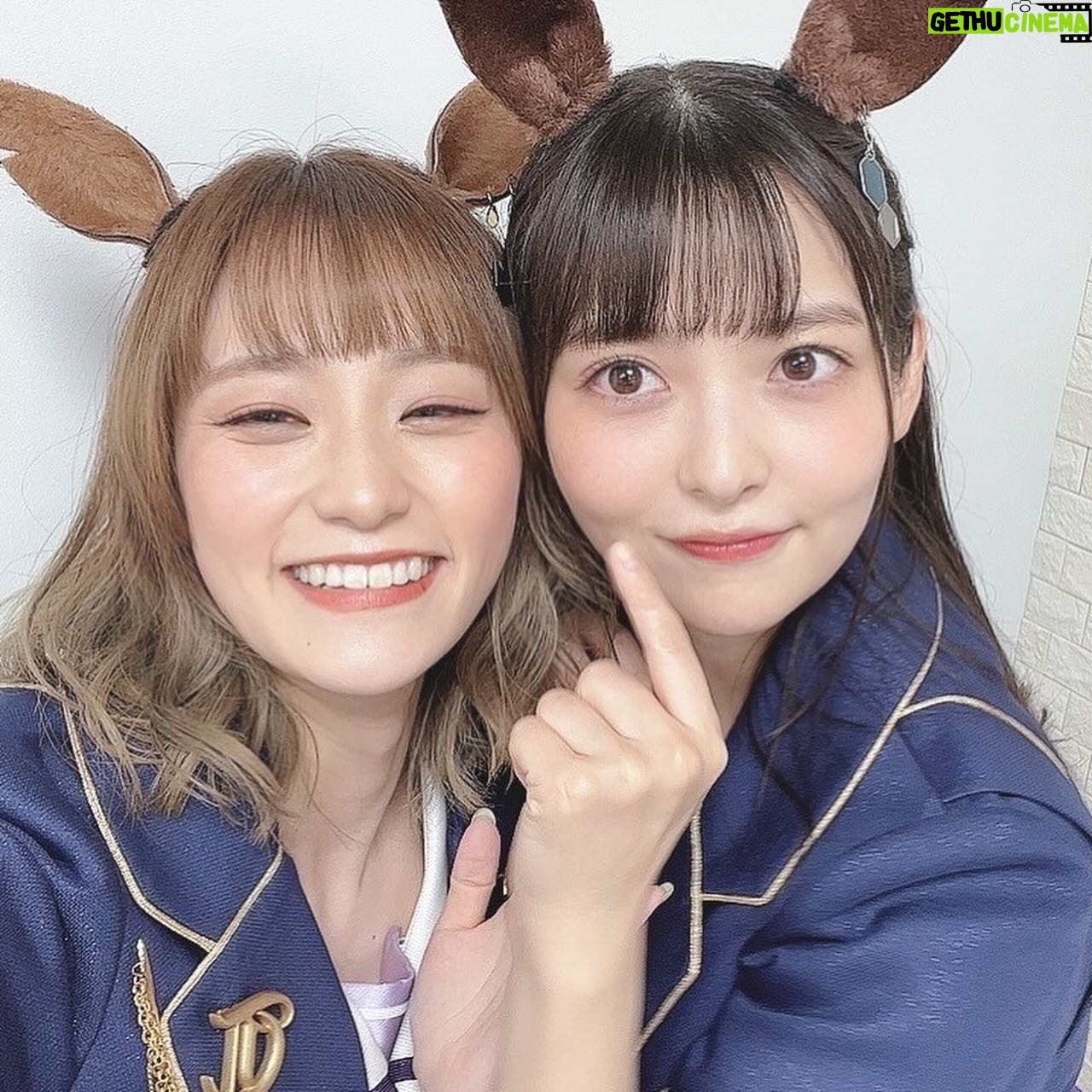 Sumire Uesaka Instagram - にちようび〜! 皆さま、すこやかにお過ごしですか? 劇場版「ウマ娘 新時代の扉」いよいよ公開がスタートしました〜っ! 早速ご覧くださった皆さま、ありがとうございますっ!! アグネスタキオンというキャラクターに出逢えたこと、そして劇場版という最高の舞台で走る彼女を演じられること、あらためて感謝しております。 ぜひぜひ、映画館のスクリーンを疾り抜ける彼女たちの生き様、叫び、本能の呼び声に…出逢ってください! 前に足を出すんだ…悩む暇なんてないっ! 初日舞台挨拶のときのお写真たちっ! バタバタでしたが撮れてよかった〜っ! 映画の感想もぜひ聞かせてくださいねっ! それでは皆さま、すこやかな日曜日をお過ごしくださいませ〜! #ウマ娘