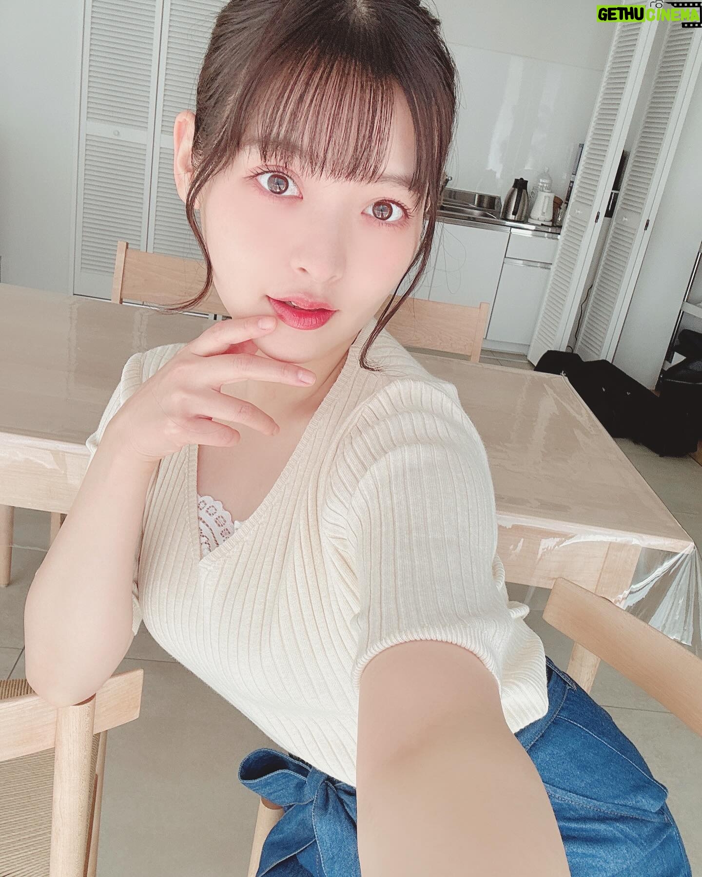 Sumire Uesaka Instagram - きんようび〜! 皆さま、今週も一週間おつかれさまでしたっ! そして5月よさようなら〜!! 五月病にも負けないあなたは超!えらーい!! 負けてもいいんだよ〜!! 載せそびれなお写真がたくさんあることに気づいたので、ぼちぼち載せてゆきますねっ! これは「闇鍋」を作った日のお写真です⌒°( ´∀`)°⌒ 私はきのこ鍋が好きですぞ!菌よ今夜もありがとう〜! それではみなさま、すこやかな金曜日を過ごしましょうねっ! #上坂すみれ