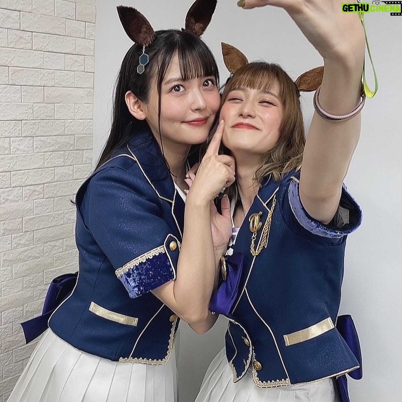 Sumire Uesaka Instagram - にちようび〜! 皆さま、すこやかにお過ごしですか? 劇場版「ウマ娘 新時代の扉」いよいよ公開がスタートしました〜っ! 早速ご覧くださった皆さま、ありがとうございますっ!! アグネスタキオンというキャラクターに出逢えたこと、そして劇場版という最高の舞台で走る彼女を演じられること、あらためて感謝しております。 ぜひぜひ、映画館のスクリーンを疾り抜ける彼女たちの生き様、叫び、本能の呼び声に…出逢ってください! 前に足を出すんだ…悩む暇なんてないっ! 初日舞台挨拶のときのお写真たちっ! バタバタでしたが撮れてよかった〜っ! 映画の感想もぜひ聞かせてくださいねっ! それでは皆さま、すこやかな日曜日をお過ごしくださいませ〜! #ウマ娘