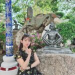Sumire Uesaka Instagram - どようび〜！ 皆さま、すこやかにお過ごしでしょうか？ まだ載せていなかったタイの想い出お写真たち〜！ カオソーイというタイのカレーラーメンがすっごく美味しかったのです！そしてお昼のモクテル、フルーティで最高…ノンアルでもおいしいなんてすばらしい！ ワット・ポーの涅槃仏も見に行くことができました！なんという大きさ〜！！キラキラな寺院、美しかったです！ トゥクトゥクにも乗れましたよっ！タイといえばトゥクトゥク！かわいいトゥクトゥク！ ロシデレイベントもタイ観光も共に楽しまくったのでした！タイに連れてきてくれてありがとうアーリャさん…！！ お天気が春っぽかったり夏っぽかったりしますが、皆さま、体調に気をつけてまいりましょうね！ それでは、すこやかな週末をお過ごしくださいっ！ #上坂すみれ