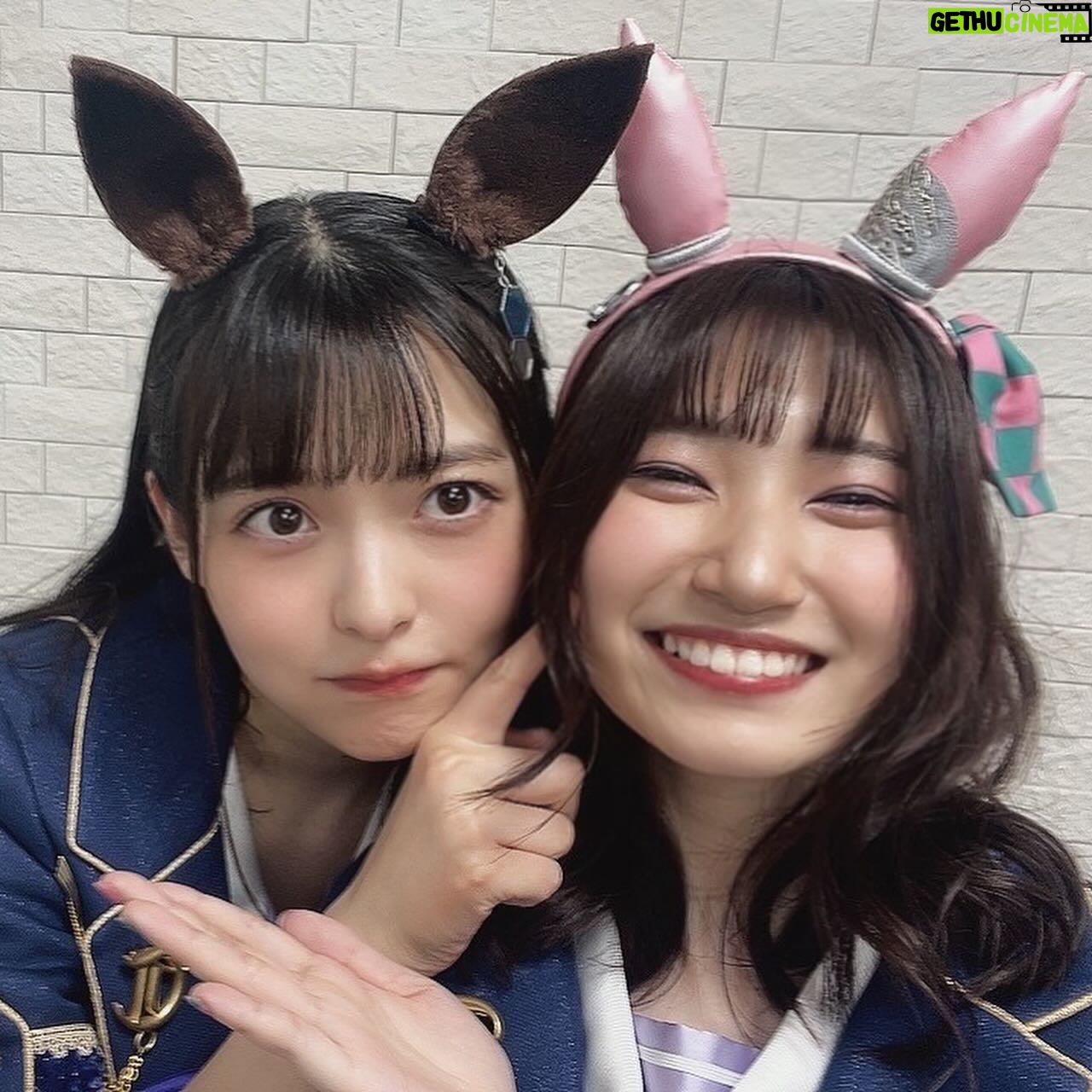 Sumire Uesaka Instagram - にちようび〜! 皆さま、すこやかにお過ごしですか? 劇場版「ウマ娘 新時代の扉」いよいよ公開がスタートしました〜っ! 早速ご覧くださった皆さま、ありがとうございますっ!! アグネスタキオンというキャラクターに出逢えたこと、そして劇場版という最高の舞台で走る彼女を演じられること、あらためて感謝しております。 ぜひぜひ、映画館のスクリーンを疾り抜ける彼女たちの生き様、叫び、本能の呼び声に…出逢ってください! 前に足を出すんだ…悩む暇なんてないっ! 初日舞台挨拶のときのお写真たちっ! バタバタでしたが撮れてよかった〜っ! 映画の感想もぜひ聞かせてくださいねっ! それでは皆さま、すこやかな日曜日をお過ごしくださいませ〜! #ウマ娘