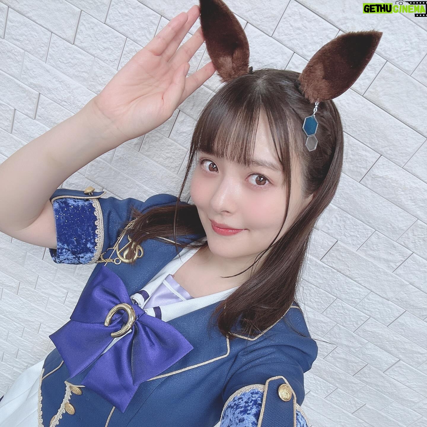 Sumire Uesaka Instagram - にちようび〜! 皆さま、すこやかにお過ごしですか? 劇場版「ウマ娘 新時代の扉」いよいよ公開がスタートしました〜っ! 早速ご覧くださった皆さま、ありがとうございますっ!! アグネスタキオンというキャラクターに出逢えたこと、そして劇場版という最高の舞台で走る彼女を演じられること、あらためて感謝しております。 ぜひぜひ、映画館のスクリーンを疾り抜ける彼女たちの生き様、叫び、本能の呼び声に…出逢ってください! 前に足を出すんだ…悩む暇なんてないっ! 初日舞台挨拶のときのお写真たちっ! バタバタでしたが撮れてよかった〜っ! 映画の感想もぜひ聞かせてくださいねっ! それでは皆さま、すこやかな日曜日をお過ごしくださいませ〜! #ウマ娘
