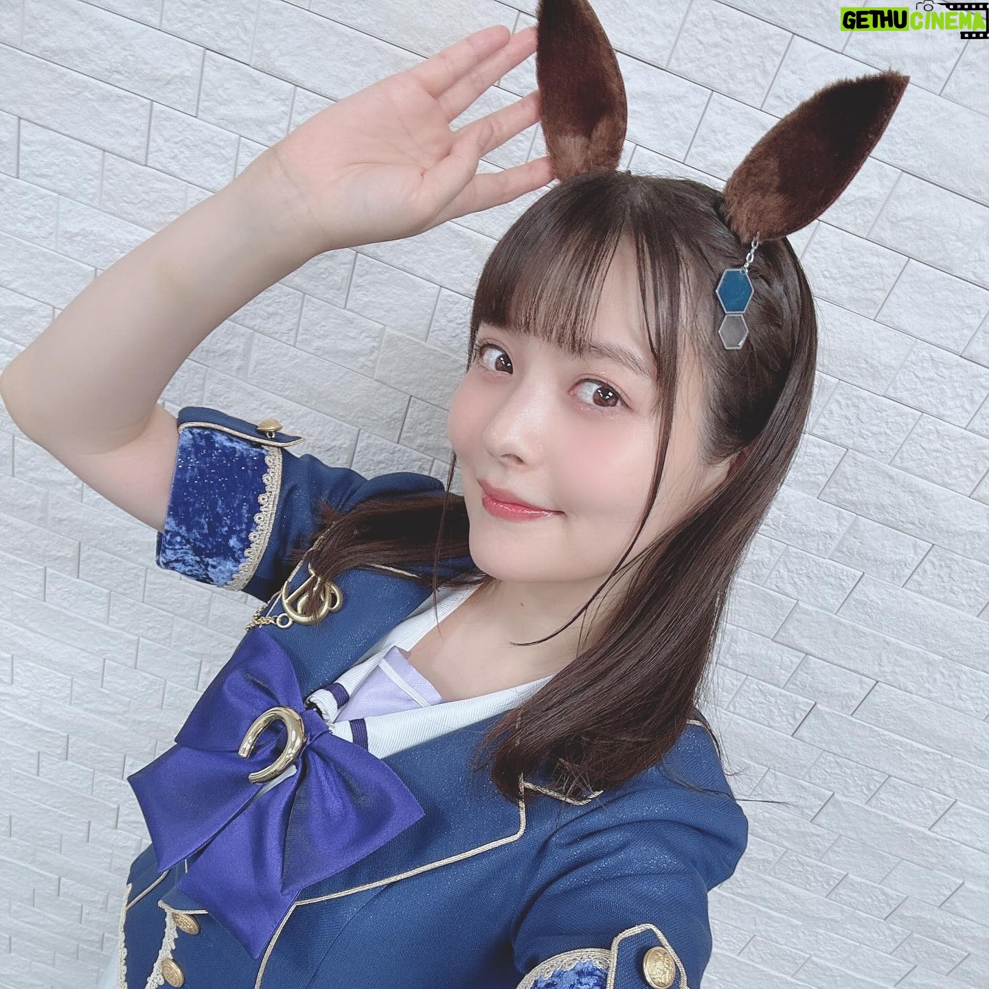 Sumire Uesaka Instagram - にちようび〜! 皆さま、すこやかにお過ごしですか? 劇場版「ウマ娘 新時代の扉」いよいよ公開がスタートしました〜っ! 早速ご覧くださった皆さま、ありがとうございますっ!! アグネスタキオンというキャラクターに出逢えたこと、そして劇場版という最高の舞台で走る彼女を演じられること、あらためて感謝しております。 ぜひぜひ、映画館のスクリーンを疾り抜ける彼女たちの生き様、叫び、本能の呼び声に…出逢ってください! 前に足を出すんだ…悩む暇なんてないっ! 初日舞台挨拶のときのお写真たちっ! バタバタでしたが撮れてよかった〜っ! 映画の感想もぜひ聞かせてくださいねっ! それでは皆さま、すこやかな日曜日をお過ごしくださいませ〜! #ウマ娘