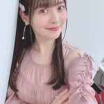 Sumire Uesaka Instagram - きょうから夜あそびです！！！ せりこさーん！！わーい！！ たのもしーい！！ありがとうー！！！！ 衣装　@stylist_tanakaayumi ヘアメイク　@yumikasawanishi