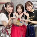 Sumire Uesaka Instagram - もくようび〜！ 朝〜！おっはようございます！ 皆さま、今週もすこやかにお過ごしでしょうか？ エックスには投稿していましたが、私は舞台「サイボーグ009」を観劇したり、ポッケのゆりさんと東京競馬場に行ったり、カレー機関で提督とRanger!したりと、お仕事以外もすこやかハッピーな週末を過ごしたりしておりました！ 競馬場のごはんがまた、美味しいのですよね…！！ そして、まだ載せていなかったキンスパ2日目のお写真たちです〜っ！ あらためて…すごい二日間だったなぁ…！ 想い出、たくさんできましたっ！またこうして、キンスパメンバーの一員としてステージに立てる日がきますように…！ 皆さま、ありがとうございましたっ！ それでは本日も、すこやかにまいりましょうねっ！ #上坂すみれ