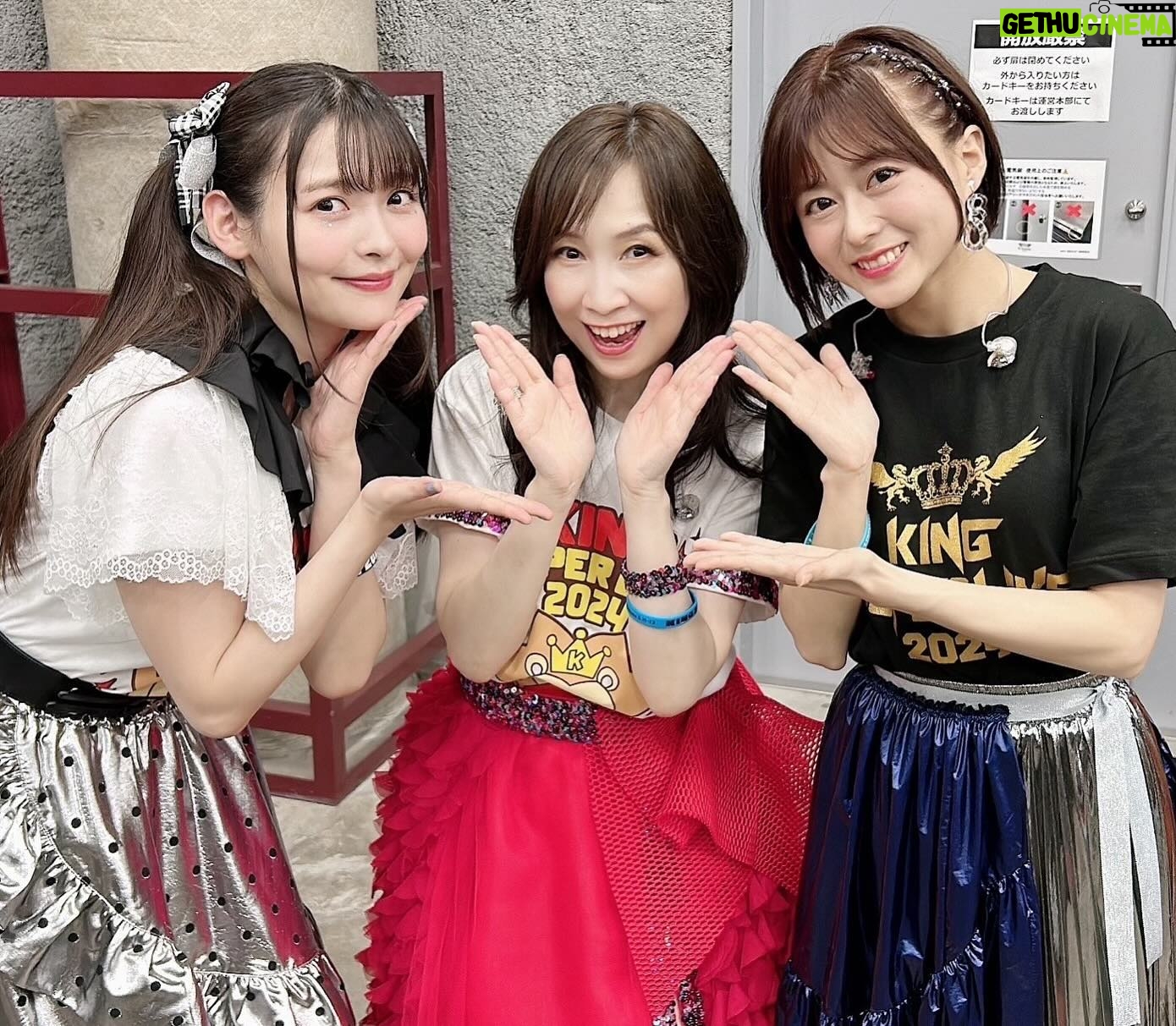 Sumire Uesaka Instagram - もくようび〜! 朝〜!おっはようございます! 皆さま、今週もすこやかにお過ごしでしょうか? エックスには投稿していましたが、私は舞台「サイボーグ009」を観劇したり、ポッケのゆりさんと東京競馬場に行ったり、カレー機関で提督とRanger!したりと、お仕事以外もすこやかハッピーな週末を過ごしたりしておりました! 競馬場のごはんがまた、美味しいのですよね…!! そして、まだ載せていなかったキンスパ2日目のお写真たちです〜っ! あらためて…すごい二日間だったなぁ…! 想い出、たくさんできましたっ!またこうして、キンスパメンバーの一員としてステージに立てる日がきますように…! 皆さま、ありがとうございましたっ! それでは本日も、すこやかにまいりましょうねっ! #上坂すみれ