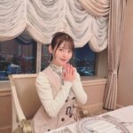 Sumire Uesaka Instagram - げつようび〜！ そして、ゴールデンウィーク！ですねっ！ 皆さま、すこやかにお過ごしですか？ こちらは急に暑さを感じるお天気になりました！あつぅ！！ 冷房のスイッチを入れる日も近いですぞ…？！ ゴールデンウィークを大満喫なみなさまも、労働万歳！なみなさまも、楽しくすこやかに過ごせますようにっ！ お写真はいつぞやの横浜のレストランロケのお写真です！横浜の〜！夜景〜！ひゃっほーい！！ それでは皆さま、今週もすこやかにまいりましょう〜っ！ #上坂すみれ
