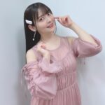 Sumire Uesaka Instagram - きょうから夜あそびです！！！ せりこさーん！！わーい！！ たのもしーい！！ありがとうー！！！！ 衣装　@stylist_tanakaayumi ヘアメイク　@yumikasawanishi