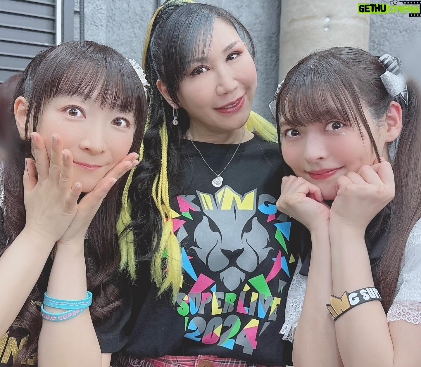 Sumire Uesaka Instagram - もくようび〜! 朝〜!おっはようございます! 皆さま、今週もすこやかにお過ごしでしょうか? エックスには投稿していましたが、私は舞台「サイボーグ009」を観劇したり、ポッケのゆりさんと東京競馬場に行ったり、カレー機関で提督とRanger!したりと、お仕事以外もすこやかハッピーな週末を過ごしたりしておりました! 競馬場のごはんがまた、美味しいのですよね…!! そして、まだ載せていなかったキンスパ2日目のお写真たちです〜っ! あらためて…すごい二日間だったなぁ…! 想い出、たくさんできましたっ!またこうして、キンスパメンバーの一員としてステージに立てる日がきますように…! 皆さま、ありがとうございましたっ! それでは本日も、すこやかにまいりましょうねっ! #上坂すみれ