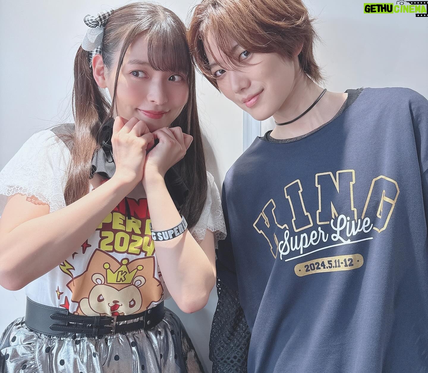 Sumire Uesaka Instagram - もくようび〜! 朝〜!おっはようございます! 皆さま、今週もすこやかにお過ごしでしょうか? エックスには投稿していましたが、私は舞台「サイボーグ009」を観劇したり、ポッケのゆりさんと東京競馬場に行ったり、カレー機関で提督とRanger!したりと、お仕事以外もすこやかハッピーな週末を過ごしたりしておりました! 競馬場のごはんがまた、美味しいのですよね…!! そして、まだ載せていなかったキンスパ2日目のお写真たちです〜っ! あらためて…すごい二日間だったなぁ…! 想い出、たくさんできましたっ!またこうして、キンスパメンバーの一員としてステージに立てる日がきますように…! 皆さま、ありがとうございましたっ! それでは本日も、すこやかにまいりましょうねっ! #上坂すみれ