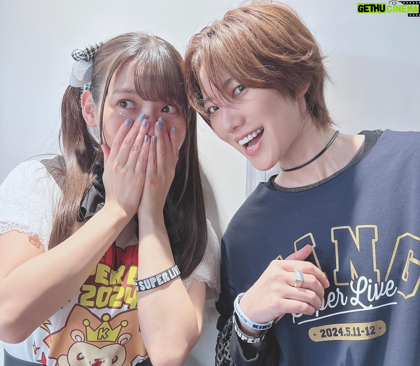 Sumire Uesaka Instagram - もくようび〜! 朝〜!おっはようございます! 皆さま、今週もすこやかにお過ごしでしょうか? エックスには投稿していましたが、私は舞台「サイボーグ009」を観劇したり、ポッケのゆりさんと東京競馬場に行ったり、カレー機関で提督とRanger!したりと、お仕事以外もすこやかハッピーな週末を過ごしたりしておりました! 競馬場のごはんがまた、美味しいのですよね…!! そして、まだ載せていなかったキンスパ2日目のお写真たちです〜っ! あらためて…すごい二日間だったなぁ…! 想い出、たくさんできましたっ!またこうして、キンスパメンバーの一員としてステージに立てる日がきますように…! 皆さま、ありがとうございましたっ! それでは本日も、すこやかにまいりましょうねっ! #上坂すみれ