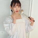 Sumire Uesaka Instagram - きんようび〜！ 皆さま、今週も一週間おつかれさまでしたっ！ そして5月よさようなら〜！！ 五月病にも負けないあなたは超！えらーい！！ 負けてもいいんだよ〜！！ 載せそびれなお写真がたくさんあることに気づいたので、ぼちぼち載せてゆきますねっ！ これは「闇鍋」を作った日のお写真です⌒°( ´∀`)°⌒ 私はきのこ鍋が好きですぞ！菌よ今夜もありがとう〜！ それではみなさま、すこやかな金曜日を過ごしましょうねっ！ #上坂すみれ