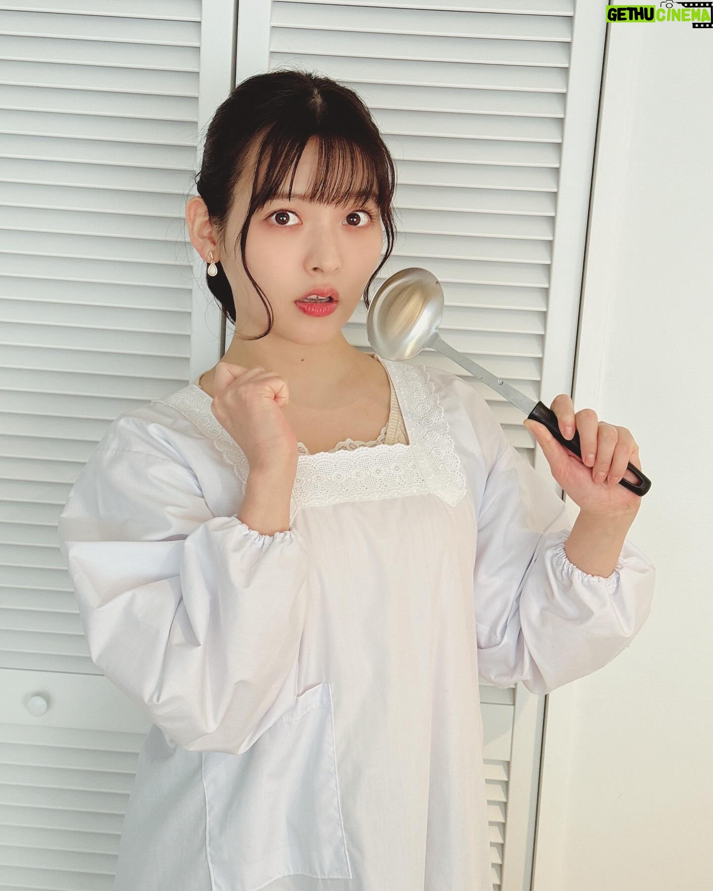 Sumire Uesaka Instagram - きんようび〜! 皆さま、今週も一週間おつかれさまでしたっ! そして5月よさようなら〜!! 五月病にも負けないあなたは超!えらーい!! 負けてもいいんだよ〜!! 載せそびれなお写真がたくさんあることに気づいたので、ぼちぼち載せてゆきますねっ! これは「闇鍋」を作った日のお写真です⌒°( ´∀`)°⌒ 私はきのこ鍋が好きですぞ!菌よ今夜もありがとう〜! それではみなさま、すこやかな金曜日を過ごしましょうねっ! #上坂すみれ
