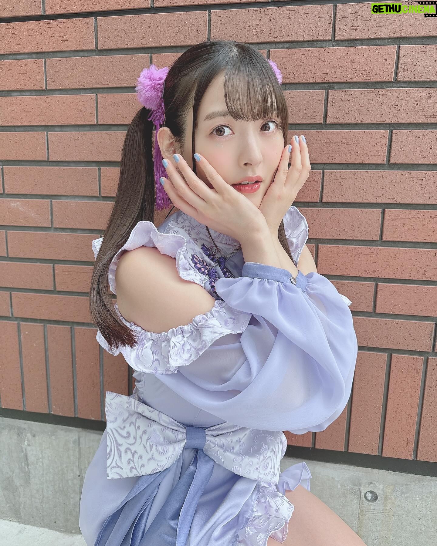Sumire Uesaka Instagram - かようび〜! みなさま、すこやかにお過ごしですかっ? キンスパのお衣装お写真です〜! 1日目はお団子カバー、2日目はツインテールでしたっ! キンスパ、あらためて本当に途方もない歴史的なお祭りでした…!!!! アニソンの歴史、ライブの感動、素敵なものがたくさんつまった、愛しかない空間に、自分もアーティストとして並ばせていただいていることが…夢のような、不思議なような、誇らしいような!本当に、ありがとうございますっ! またこんな幸福なステージに立てる日まで…ますます、がんばりますねっ! 9月のベストツアーもぜひぜひよろしくお願いしますっ! アーティストのみなさまとの想い出お写真もまたのせますね〜っ! それでは皆さま、今週もすこやかにまいりましょうね〜っ! #上坂すみれ