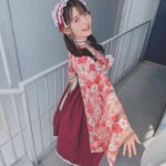 Sumire Uesaka Instagram - もくようび〜！ そして、こんにちは4月っ！！ 皆さま、すこやかにお過ごしでしょうか？ 新生活が始まったぞー！という方もたくさんいらっしゃると思います！いろいろ覚えたり慣れたりするのは…大変…！疲れる…！そんな生活に立ち向かっているあなたはなんて……偉大なんだ……！！！ 偉大な同志に乾杯！！！！！ ちょっと遅れてしまいましたが、「ディア・パンタレイ」リリース大阪のお洋服オフショットです！ 本当にお天気がよかった〜！名古屋から大阪へこのお洋服で移動していたので、道中の様子も載せておきますね！ あらためて、4月も素敵に楽しくすこやかに、まいりましょうねっ！ #上坂すみれ 衣装　@natsu_no_mizu ヘアメイク　@hana.freelancehm