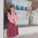 Sumire Uesaka Instagram - もくようび〜！ そして、こんにちは4月っ！！ 皆さま、すこやかにお過ごしでしょうか？ 新生活が始まったぞー！という方もたくさんいらっしゃると思います！いろいろ覚えたり慣れたりするのは…大変…！疲れる…！そんな生活に立ち向かっているあなたはなんて……偉大なんだ……！！！ 偉大な同志に乾杯！！！！！ ちょっと遅れてしまいましたが、「ディア・パンタレイ」リリース大阪のお洋服オフショットです！ 本当にお天気がよかった〜！名古屋から大阪へこのお洋服で移動していたので、道中の様子も載せておきますね！ あらためて、4月も素敵に楽しくすこやかに、まいりましょうねっ！ #上坂すみれ 衣装　@natsu_no_mizu ヘアメイク　@hana.freelancehm