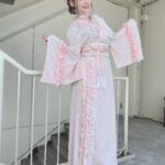 Sumire Uesaka Instagram - 「ディア・パンタレイ」リリースイベント、東京も無事終了いたしました〜！ あらためて、お越しくださった皆さま、行きたかった…！と念を送ってくれていた皆さま、ありがとうございますっ！ お箸をお渡しするのって縁起がいいんですね〜！新年度のみんなもすこやかになれますように！！念っ！！ 今回のリリースイベントは和風シリーズなお衣装でお届けしました！春らしいピンクのお衣装、あったかい今日にぴったりですな！ 大阪でたこ焼き食べそこねたのを思い出したので、たこ焼き、食べます！！ぜったい！！ それでは皆さま、すこやかな日曜日をお過ごしくださいませ〜っ！！ #上坂すみれ 衣装　@natsu_no_mizu ヘアメイク　@yumikasawanishi