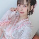 Sumire Uesaka Instagram - 「ディア・パンタレイ」リリースイベント、東京も無事終了いたしました〜！ あらためて、お越しくださった皆さま、行きたかった…！と念を送ってくれていた皆さま、ありがとうございますっ！ お箸をお渡しするのって縁起がいいんですね〜！新年度のみんなもすこやかになれますように！！念っ！！ 今回のリリースイベントは和風シリーズなお衣装でお届けしました！春らしいピンクのお衣装、あったかい今日にぴったりですな！ 大阪でたこ焼き食べそこねたのを思い出したので、たこ焼き、食べます！！ぜったい！！ それでは皆さま、すこやかな日曜日をお過ごしくださいませ〜っ！！ #上坂すみれ 衣装　@natsu_no_mizu ヘアメイク　@yumikasawanishi