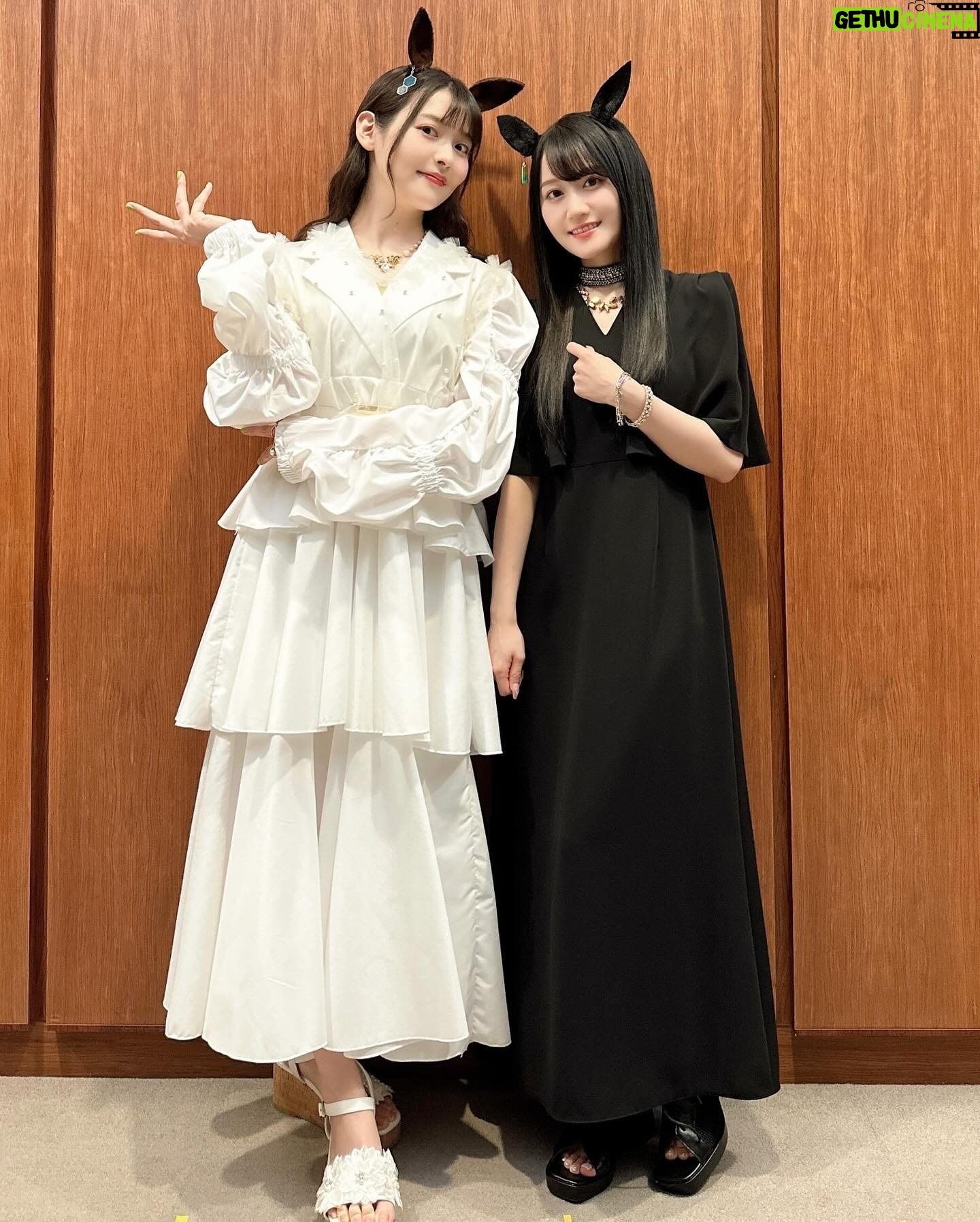 Sumire Uesaka Instagram - おはようございます〜! 5月が本格的に始まった…気がします!こんにちは5月〜! 先日の劇場版「ウマ娘」完成披露プレミアでの想い出たちです! 本当に本当にたくさんの方に体感いただきたい作品…!公開が待ち遠しいですっ! この日はサプライズライブも行われました!実は「うまぴょい伝説」の完全版振り付け、初めてでした(`°ω°´)ずきゅんどきゅん スクリーンを駆け抜けるウマ娘たちの、心が焼けつくような眩く美しい光景をどうぞお見逃しなく! そして5月もね!みなさま、すこやかにまいりましょうね〜っ! #ウマ娘