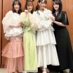 Sumire Uesaka Instagram - おはようございます〜！ 5月が本格的に始まった…気がします！こんにちは5月〜！ 先日の劇場版「ウマ娘」完成披露プレミアでの想い出たちです！ 本当に本当にたくさんの方に体感いただきたい作品…！公開が待ち遠しいですっ！ この日はサプライズライブも行われました！実は「うまぴょい伝説」の完全版振り付け、初めてでした(｀°ω°´)ずきゅんどきゅん スクリーンを駆け抜けるウマ娘たちの、心が焼けつくような眩く美しい光景をどうぞお見逃しなく！ そして5月もね！みなさま、すこやかにまいりましょうね〜っ！ #ウマ娘