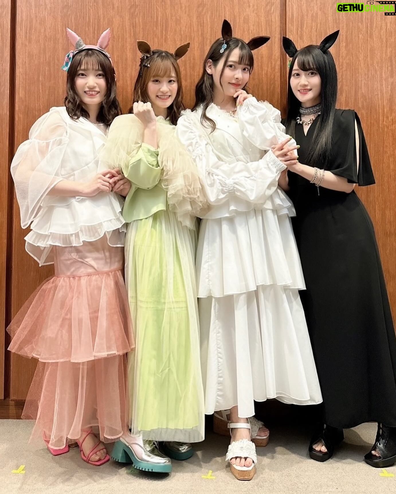 Sumire Uesaka Instagram - おはようございます〜! 5月が本格的に始まった…気がします!こんにちは5月〜! 先日の劇場版「ウマ娘」完成披露プレミアでの想い出たちです! 本当に本当にたくさんの方に体感いただきたい作品…!公開が待ち遠しいですっ! この日はサプライズライブも行われました!実は「うまぴょい伝説」の完全版振り付け、初めてでした(`°ω°´)ずきゅんどきゅん スクリーンを駆け抜けるウマ娘たちの、心が焼けつくような眩く美しい光景をどうぞお見逃しなく! そして5月もね!みなさま、すこやかにまいりましょうね〜っ! #ウマ娘