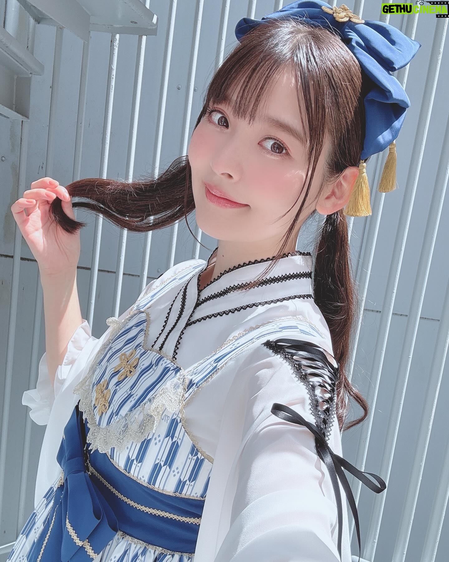 Sumire Uesaka Instagram - どようび〜! 皆さま、すこやかにお過ごしでしょうか? きょうは「ディア・パンタレイ」のリリースイベントで名古屋、大阪におりましたっ!! 「ディア・パンタレイ」たくさん聴いてもらえてうれしいですっ! 皆さまと近くでお話できて、あっという間のお時間でしたがとっても楽しかったーっ!!ありがとうございましたヾ(*´∀`*)ノ 名古屋バージョンのお衣装! 和風ブルーでかわいいですな〜!! お天気も最高です!はるですよ〜! 大阪のお衣装もまた載せますねっ! ではでは皆さま、すこやかで楽しい週末をお過ごしくださいませっ! #上坂すみれ 衣装 @natsu_no_mizu ヘアメイク @hana.freelancehm