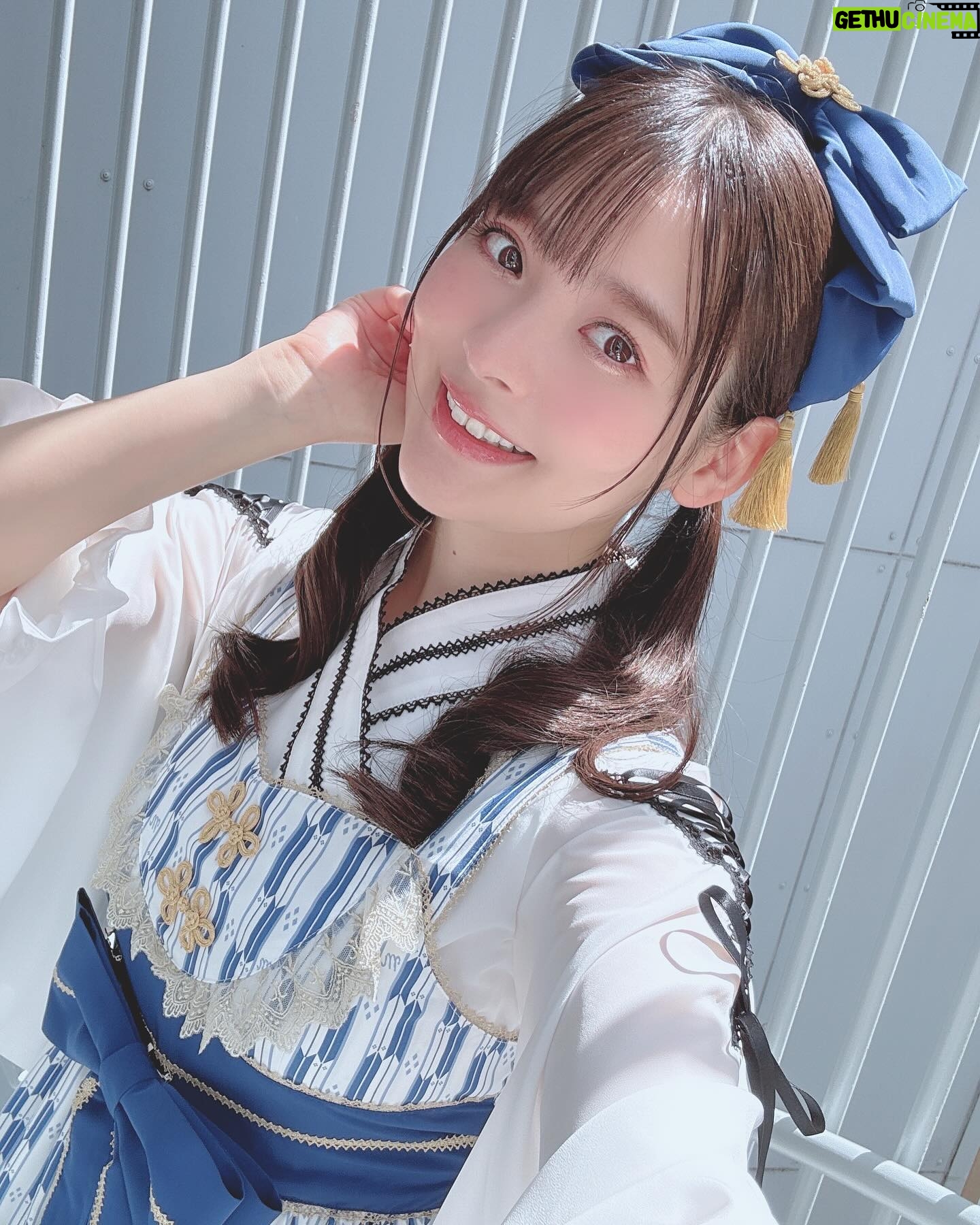 Sumire Uesaka Instagram - どようび〜! 皆さま、すこやかにお過ごしでしょうか? きょうは「ディア・パンタレイ」のリリースイベントで名古屋、大阪におりましたっ!! 「ディア・パンタレイ」たくさん聴いてもらえてうれしいですっ! 皆さまと近くでお話できて、あっという間のお時間でしたがとっても楽しかったーっ!!ありがとうございましたヾ(*´∀`*)ノ 名古屋バージョンのお衣装! 和風ブルーでかわいいですな〜!! お天気も最高です!はるですよ〜! 大阪のお衣装もまた載せますねっ! ではでは皆さま、すこやかで楽しい週末をお過ごしくださいませっ! #上坂すみれ 衣装 @natsu_no_mizu ヘアメイク @hana.freelancehm