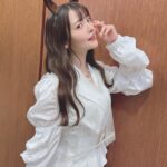 Sumire Uesaka Instagram - おはようございます〜！ 5月が本格的に始まった…気がします！こんにちは5月〜！ 先日の劇場版「ウマ娘」完成披露プレミアでの想い出たちです！ 本当に本当にたくさんの方に体感いただきたい作品…！公開が待ち遠しいですっ！ この日はサプライズライブも行われました！実は「うまぴょい伝説」の完全版振り付け、初めてでした(｀°ω°´)ずきゅんどきゅん スクリーンを駆け抜けるウマ娘たちの、心が焼けつくような眩く美しい光景をどうぞお見逃しなく！ そして5月もね！みなさま、すこやかにまいりましょうね〜っ！ #ウマ娘