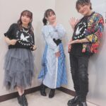 Sumire Uesaka Instagram - げつようび〜！ 皆さま、すこやかにお過ごしですか？ 昨日の「KING AMUSEMENT CREATIVE Anime Histoleap」 の想い出たちです！ アニリープ1周年、おめでとうございます！私の曲もこれからますます増えてくれたらうれしいなぁ…！ そして、お越しの皆さまと一緒に「パパのいうことを聞きなさい！」を観ながらコメンタリーをしましたっ！ パパ聞きですよっ！わああ！！ 初めてのレギュラー、初めての主演、初めてのキャラクターソング…とにかく、すべてがここから始まった、大切な作品です。そしてやっぱり、素敵なストーリー！色々思い出して…うるうるしてしまいました…！ また、「パパ聞き」のイベント、やりたいなぁ…！集まって、いろいろなこと、お話したいです…！ねっ！ 会場ではangelaのお二人にお会いできました！ スターチャイルドの残党は徹底的に戦うぞ〜！みたいなお写真お写真撮っていただきました！いつも素敵な先輩です！ それでは皆さま、今週もすこやかにまいりましょうねっ！ #上坂すみれ 衣装　@natsu_no_mizu ヘアメイク　@maaaaasahi0514