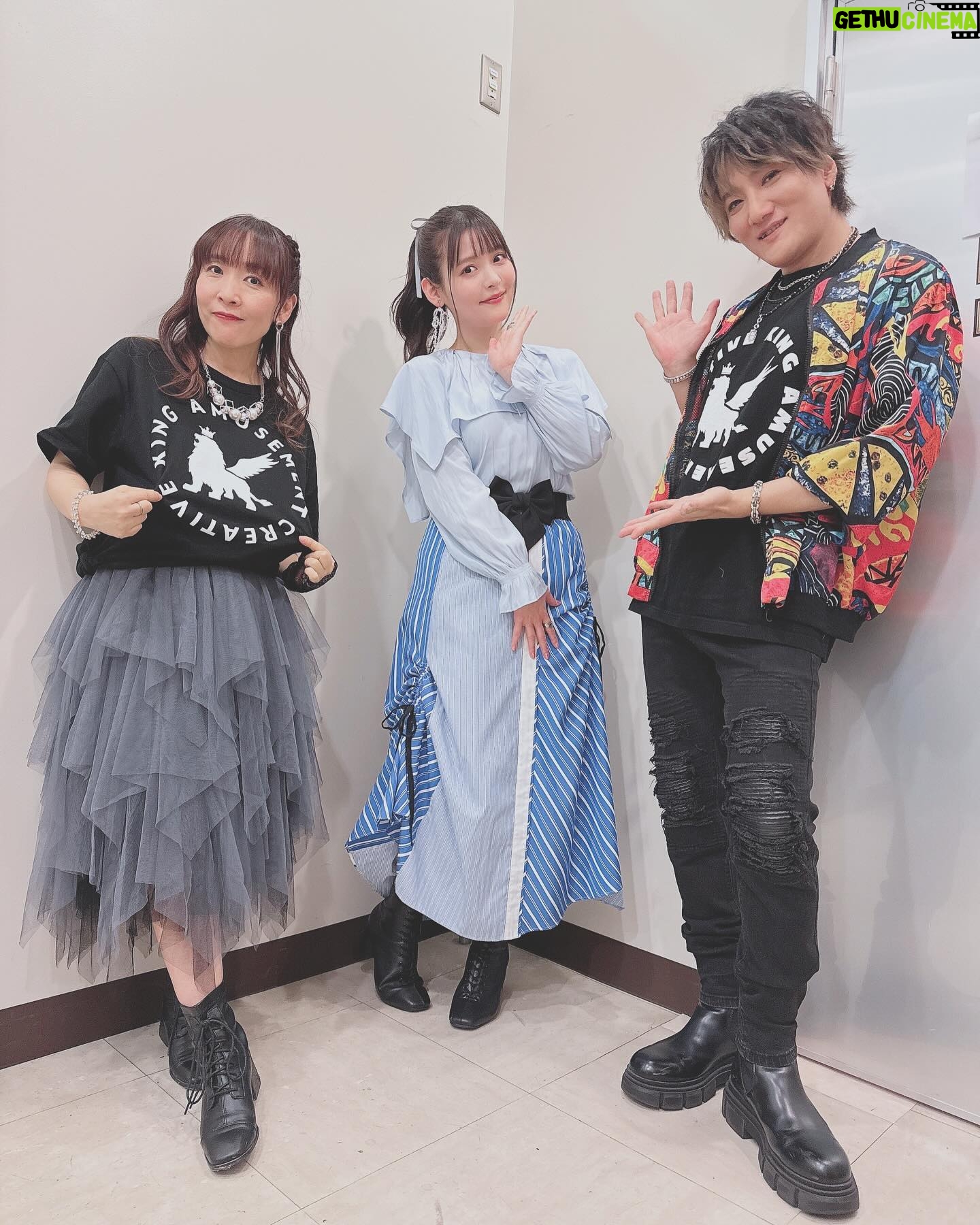Sumire Uesaka Instagram - げつようび〜! 皆さま、すこやかにお過ごしですか? 昨日の「KING AMUSEMENT CREATIVE Anime Histoleap」 の想い出たちです! アニリープ1周年、おめでとうございます!私の曲もこれからますます増えてくれたらうれしいなぁ…! そして、お越しの皆さまと一緒に「パパのいうことを聞きなさい!」を観ながらコメンタリーをしましたっ! パパ聞きですよっ!わああ!! 初めてのレギュラー、初めての主演、初めてのキャラクターソング…とにかく、すべてがここから始まった、大切な作品です。そしてやっぱり、素敵なストーリー!色々思い出して…うるうるしてしまいました…! また、「パパ聞き」のイベント、やりたいなぁ…!集まって、いろいろなこと、お話したいです…!ねっ! 会場ではangelaのお二人にお会いできました! スターチャイルドの残党は徹底的に戦うぞ〜!みたいなお写真お写真撮っていただきました!いつも素敵な先輩です! それでは皆さま、今週もすこやかにまいりましょうねっ! #上坂すみれ 衣装 @natsu_no_mizu ヘアメイク @maaaaasahi0514