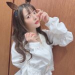 Sumire Uesaka Instagram - おはようございます〜！ 5月が本格的に始まった…気がします！こんにちは5月〜！ 先日の劇場版「ウマ娘」完成披露プレミアでの想い出たちです！ 本当に本当にたくさんの方に体感いただきたい作品…！公開が待ち遠しいですっ！ この日はサプライズライブも行われました！実は「うまぴょい伝説」の完全版振り付け、初めてでした(｀°ω°´)ずきゅんどきゅん スクリーンを駆け抜けるウマ娘たちの、心が焼けつくような眩く美しい光景をどうぞお見逃しなく！ そして5月もね！みなさま、すこやかにまいりましょうね〜っ！ #ウマ娘