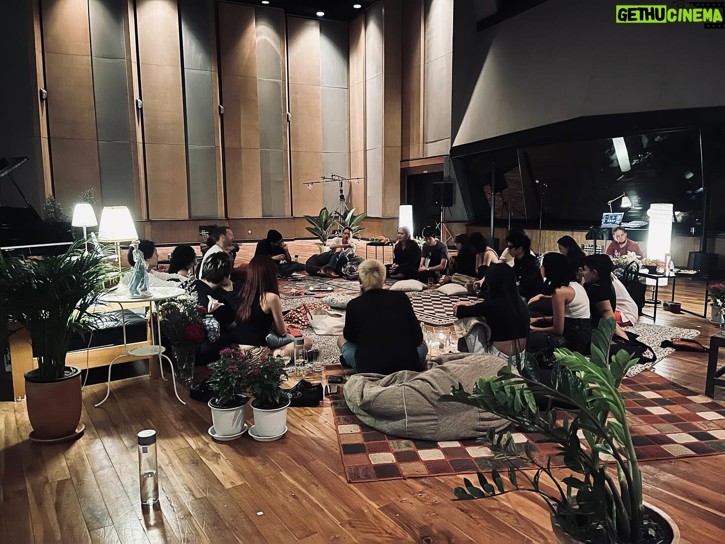 Sumitra Duangkaew Instagram - On Feb 2nd, I got a chance to join the private studio session with Chris from @coldplay together with many talented artists in Thailand. I still couldn't believe it happened. Everything there was so magical and inspiring. It's kinda hard to see where successful artist like Chris will hold the small meeting with regional artists around the world. It's so down to earth and spiritual. Chris made that a safe space where everyone can show themselves fully and safely🥹🫶🏻 That time we all just sat on the floor in circle and just talked and open each artists' songs and demos 1 by 1 so Chris got to listen to my demos also🥹 เหมือนพรีเซ้นหน้าห้องทีละคนมาก555 I opened some of songs in my new EP which was the interlude and the track called 'Perfume' 🫢 At first I was so hesitated and indecisive to choose the right track. I kept changing my choice throughout the session until the last minute lol. After played the songs, I was sooo excited and happy at the same seeing the reactions of other artists... like 🥹 gosh, the way they enjoying and vibing to my song , 😭my tiredness has gone. "Wow That's the great interlude!" Chris said after the interlude finished and then my 'perfume' track started and everything just went so magically, everyone loved it 🥹 Chris said 'You picked the right choice , the song is so good! love the melody) 🥺😭 Even when they complimenting me, I still couldn't believe that like 'really? You guys really love it? ' Because I always put pressure on myself, have doubts on myself and still scared about what people's gonna think about my work. Been suffering with perfectionism tho 🥲 but แบบเห็นรีแอคชั่นทุกคนละแบบ เชี้ยมันเป็นความรู้สึกที่ไม่เคยมีมาก่อน ละก็ไม่เคยรู้ว่า I needed this เพราะไม่เคยมี session ที่เอาศิลปินมานั่งรวมกันแบบนี้ ละสามารถสื่อสารกันและกันผ่านเสียงดนตรีได้ ได้แชร์ vision ให้กันและกัน I'm so grateful that I got a chance to join this healing session with everyone there, everyone was so supportive and positive to each other. I think all artists need this kind of safe space to share things together. Thank you Chris and Warner music for making this happen 🙏🏻🥹 it's priceless ✨🙏🏻 ฝากติดตาม EP ใหม่และเพลงใหม่ในเร็วๆนี้ด้วยนะค้าบ