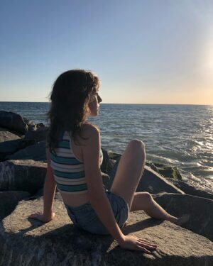 Summer Fontana Instagram - Let’s get to the beach-each let’s get away 🎶🪸