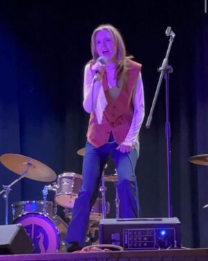 Summer Fontana Instagram - I had a blast taking it back to the 70’s with @guitar_ninjas 🎸 

#1970s #AmericanWoman #Blondie #Heart #livemusic #burbank