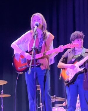 Summer Fontana Instagram - I had a blast taking it back to the 70’s with @guitar_ninjas 🎸 

#1970s #AmericanWoman #Blondie #Heart #livemusic #burbank