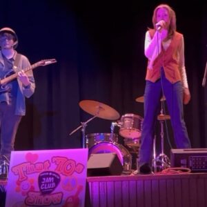 Summer Fontana Instagram - I had a blast taking it back to the 70’s with @guitar_ninjas 🎸 

#1970s #AmericanWoman #Blondie #Heart #livemusic #burbank