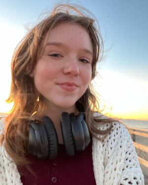 Summer Fontana Instagram - hey siri play love of my life on Spotify 🌅