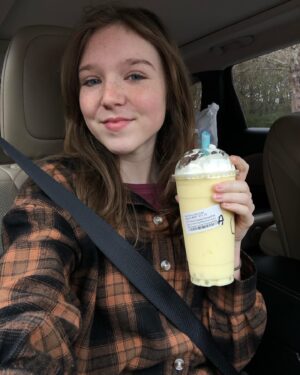Summer Fontana Instagram - @kingkongeastlake has the best boba! Thanks to my amazing Aunt Melissa for the thoughtfulness 🧋🧋🧋#boba #pinacolada