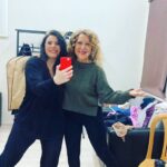 Sumru Yavrucuk Instagram – Her şeyi öğretiyor hayat . Şükürler olsun sahnedeydik üstüne bir de seyircilerimiz vardı. Tüm meslektaşlarımın başına 🙏🎭💙 #shirley #hasanözkayaorganizasyon #bandırmabelediyesi #kadınoyunlarıfestivali