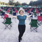 Sumru Yavrucuk Instagram – Nilüfer Belediyesi Tek kişilik oyunlar Festivali kapanış oyunu Shirley Valentine idi. Maskeli mesafeli de olsa seyircilerimize kavuştuk. @adusenkalkar #nilüfertiyatrofestivali 
#selminartemiz