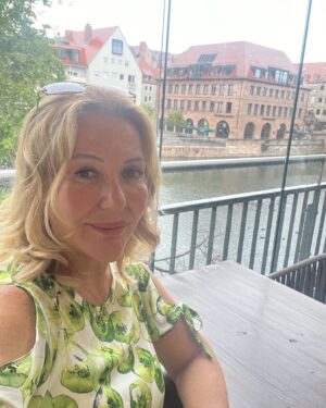 Sumru Yavrucuk Instagram - Peki peki…hikayede kalmasın:)Nürnberg’de 🩵