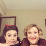 Sumru Yavrucuk Instagram – Nilüfer Belediyesi Tek kişilik oyunlar Festivali kapanış oyunu Shirley Valentine idi. Maskeli mesafeli de olsa seyircilerimize kavuştuk. @adusenkalkar #nilüfertiyatrofestivali 
#selminartemiz